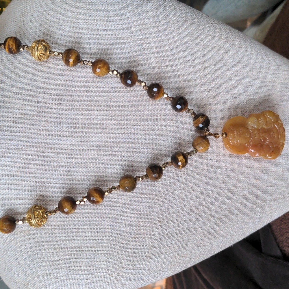 Vintage Agate & Tiger Eye necklace.  Carved  Kuan Yin  pendant. Faceted beads,